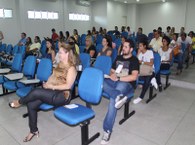 Estudantes e professores durante palestra de abertura do EECM