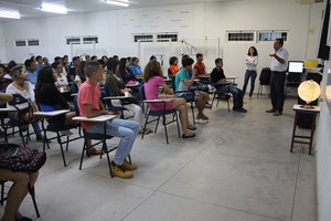 Palestra motivacional sugere reflexões aos alunos do Paespe