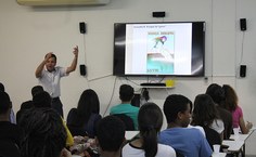 Professor Valmir Pedrosa aconselha alunos