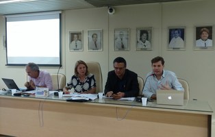 Trabalhos acadêmicos poderão ser redigidos em outros idiomas além do Português