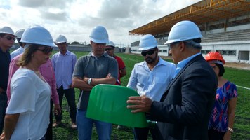 Complexo Esportivo da Ufal recebe secretário do Ministério do Esporte para visita técnica
