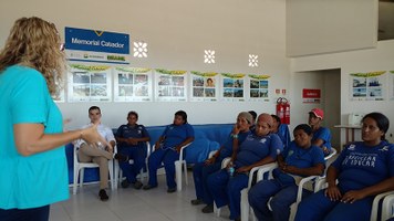 Pesquisadora de Economia Solidária participa de debate com catadoras