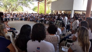 Comunidade universitária do Campus Arapiraca presta homenagem às vítimas do acidente