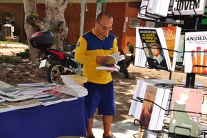 Obras variadas despertam interesse do público em Feirão de Livros