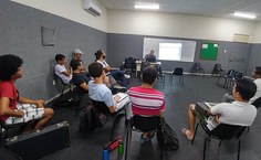 Professor Rivaldo Silva em sala de aula