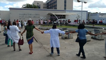 Entidades sindicais realizam ato em defesa da autonomia universitária e do HU