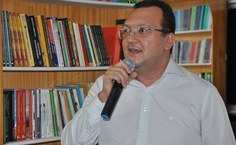 Diretor da Edufal Osvaldo Maciel conduziu o lançamento do Portal