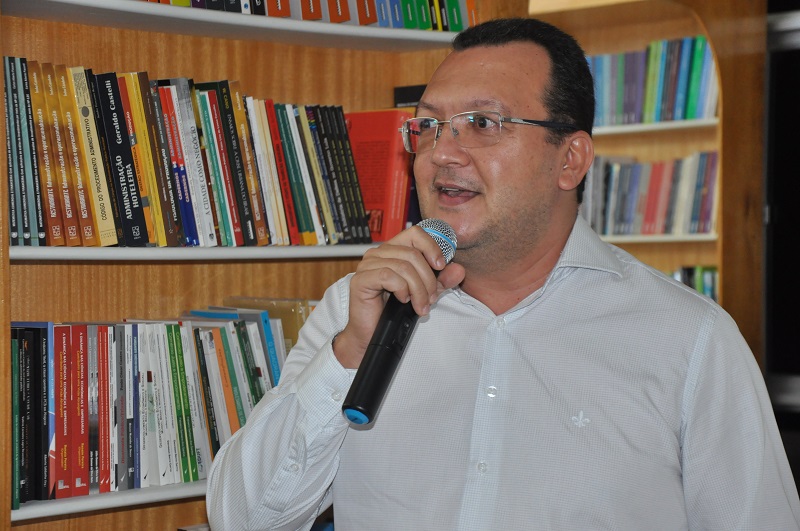 Diretor da Edufal Osvaldo Maciel conduziu o lançamento do Portal