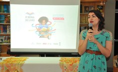 Programadora visual Camila Fialho durante apresentação do Portal