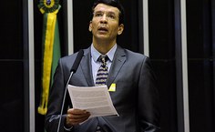 Professor da Ufal, Humberto Barbosa, faz pronunciamento durante sessão em homenagem à Caatinga na Câmara Federal. Foto Luis Macedo Câmara dos Deputados