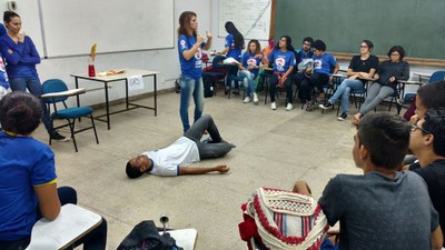 Dicas de primeiros socorros e alunos atentos