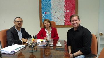 Reitora solicita apoio de Ministro do Turismo para obras e compra de equipamentos