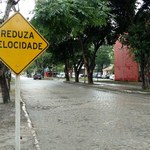 Sinfra instala sinalização de trânsito no Campus A.C. Simões