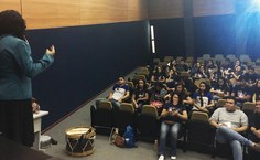 Os estudantes fizeram questionamentos e participaram ativamente do debate