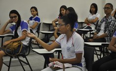 Estudante Débora Cesário, da Escola Estadual Doralice da Silva Moura, na aula show de química