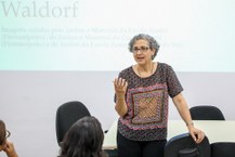 Pedagoga Sandra Beck fala sobre Pedagogia Waldorf no Cedu. Foto: Renner Boldrino