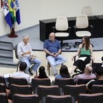 Mesa debate economia e formas de superar o subdesenvolvimento do Brasil