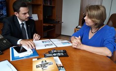 Apresentando portfólio ao deputado federal Nivaldo Albuquerque