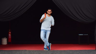 Leandro Ignácio, com seu Troféu Carranca de participação do Circuito Penedo 2018 - Foto Kamylla Feitosa