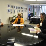 Reitora busca apoio para sustar cortes na remuneração de servidores