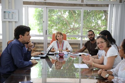 Reitora recebeu sindicatos no gabinete para discutir o assunto. Foto: Cairo Martins