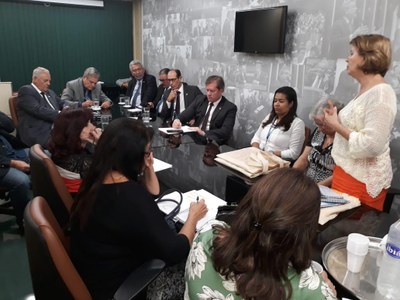 Reitora participa de reunião entre parlamentares para definição do destino de emendas