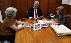 Valéria Correia e Regina dos Santos se reúnem com Paulão