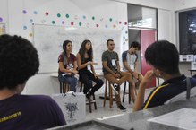 Estudantes_de_Química_realizaram_um_bate-papo_sobre_o_curso_com_estudantes_do_ensino_médio.JPG