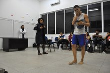 Peça_teatral_aproximou_os_alunos_do_ensino_médio_do_surgimento_da_Química_2.JPG