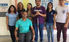 Integrantes do NAC dão apoio a portadores de deficiência