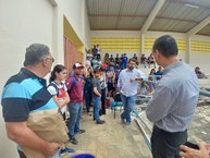 Comunidade acadêmica do Campus Arapiraca em visita às obras da piscina