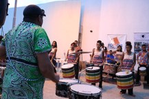 Grupo_de_percussão_começou_no_quintal_de_Láercio.JPG