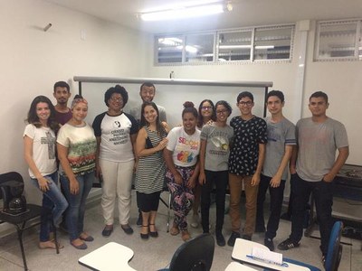 Membros do projeto se preparam para levar conteúdo às escolas