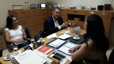 Vice-reitor estava acompanhado pela gerente de eventos, Josi Mendes