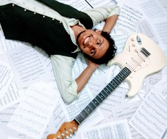 Aluno da Ufal estreia composição para guitarra e orquestra no Quinta Sinfônica