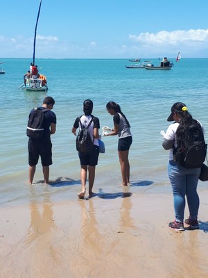 Equipe também realizou coleta da água da Praia de Pajuçara