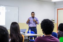 O professor da Ufal e atual secretário de Comunicação de Maceió, Clayton Santos, ministrou aula inaugural (Foto: Pei Fon / Secom Maceió)