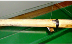 Flauta feita com tíbia humana (33 cm), encontrada próxima ao corpo