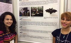 Julia Omena e Julia Dantas apresentaram trabalho no evento