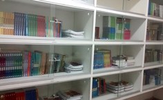 Biblioteca com  livros diversos e didáticos de todas as disciplinas do ensino fundamental e médio