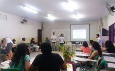 Oficina de experiências sensoriais com a utilização de chás. Foto: Arquivo PET Saúde