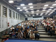 Auditório lotado em aula magna na Uff