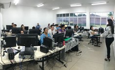 Jaqueline Leite ministrando o curso