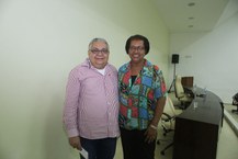 Professor Edval Bernardino Campos, da UFPA, com a professora Margarida Santos, da Ufal. Foto   Manuel Henrique