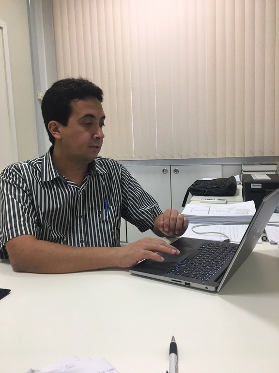Professor Márcio Cavalcante, coordenador do projeto de pesquisa e desenvolvimento da Miniusina