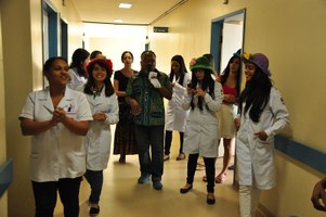 Ação leva música a pacientes da clínica médica e pediatria do HU