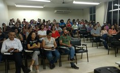 Auditório lotado para ouvir o cientista político da Ufscar