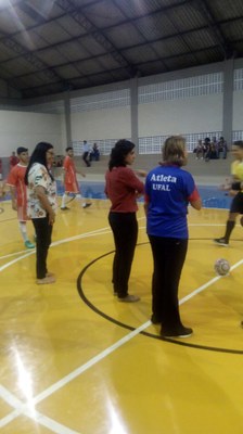 Valéria Correia, reitora da universidade, participou da abertura das partidas