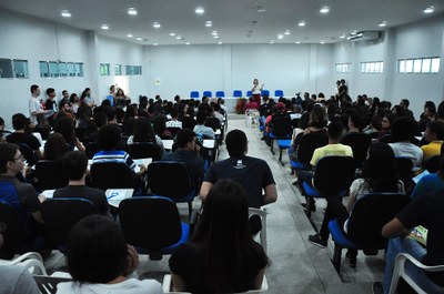 Auditório lotado para a calourada