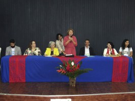 Abertura de simpósio lota auditório do Hospital Universitário